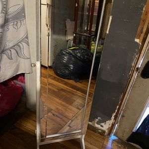 Mirror jewelry box that locks